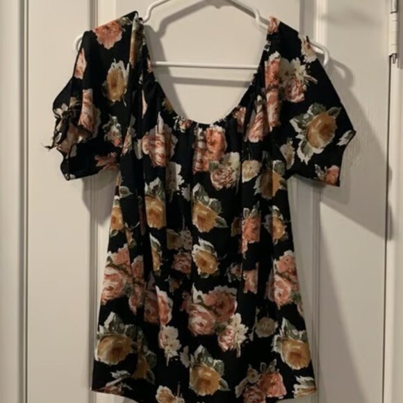 Favlux Black Floral Top w/ Open Sleeves Size Large EUC #M-083 - Picture 6 of 7